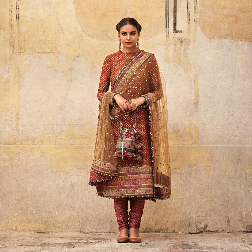 Page 3 of Lehenga-choliAnushka+Sharma+to+wear+lehenga+Designed+by+Sabyasachi +Mukherjee+in+her+wedding:+ReportsFilmiBeatAccording
