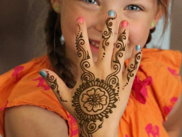 mehndi dress design for little girl