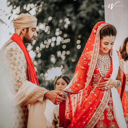 Red and White Wedding Ideas for a Dreamy Wedding Ambience
