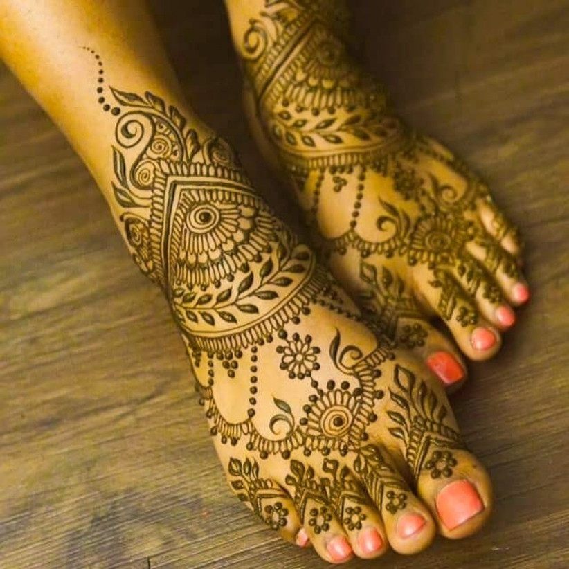 Sock-Shaped Arabic Mehndi Design by Mehandi Creations by Manu Bishnoi