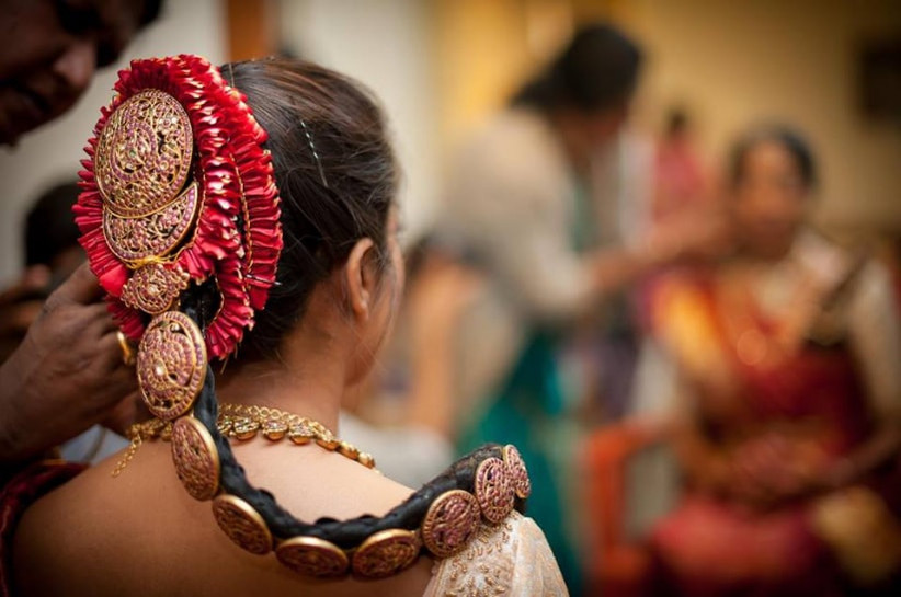 Kerala brides look stunning in the traditional bun-braid hairdo.