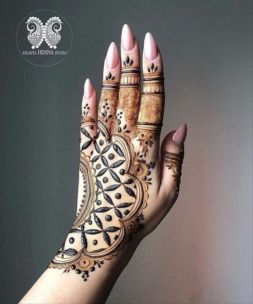 Simple Arabic Mehndi Design in Leaf Patterns by Atlanta Henna Studio