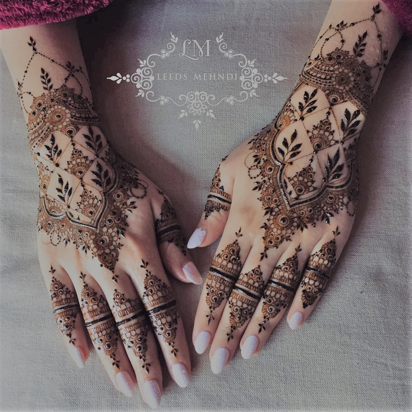 Easy Arabic Mehndi Designs That Brides and the Family Can Wear!