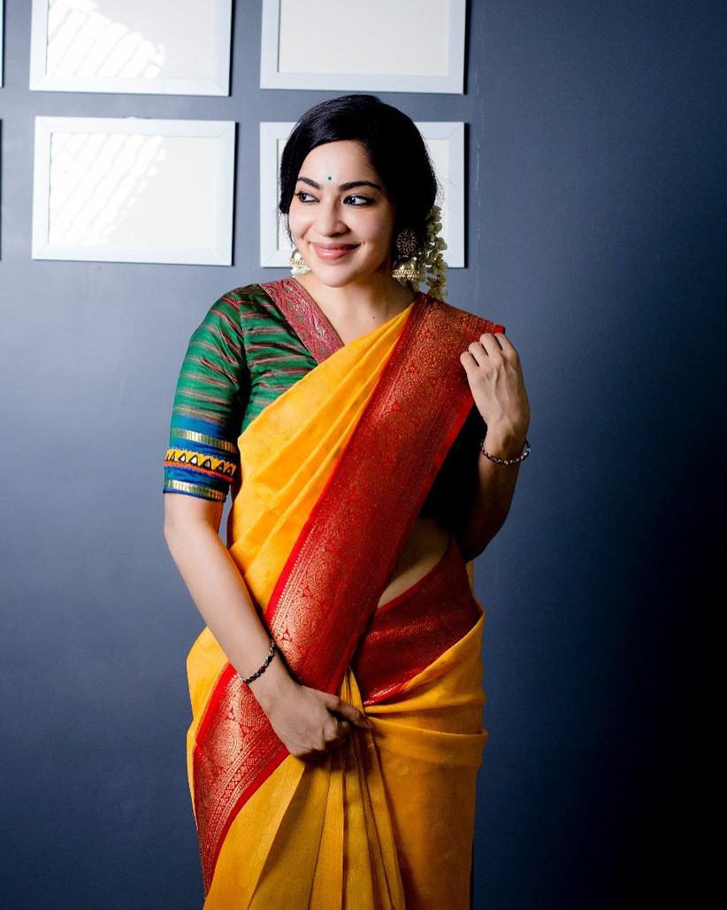 16 Simple Blouse Designs For Silk Sarees To Flaunt The Ethnic Look This is a simple design and would go extremely well with even zari bordered simple sarees to highly embellished ones. simple blouse designs for silk sarees