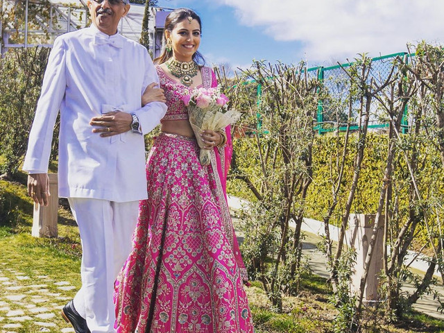 anita dongre red bridal lehenga