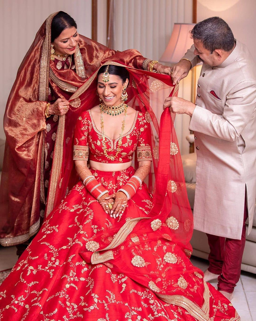 7 Elements From Hyderabad Jewellery That Will Add That Old World Nawabi Charm To Your Bridal Look The resplendent kashmiri bride looks absolutely radiant in her traditional bridal attire which is the maharashtrian bride has an elaborate indian bridal look that sets her apart from the rest of the. 7 elements from hyderabad jewellery