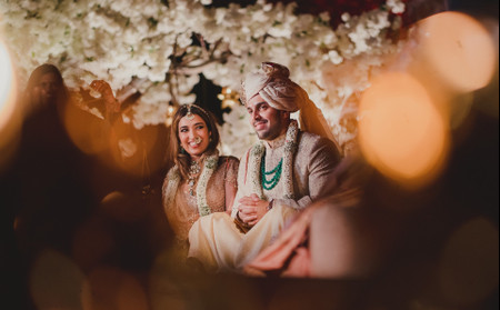 #WWIRealWeddings: This Couple Ditched the Traditional Mandap and Took Their Pheras Underneath a Tree