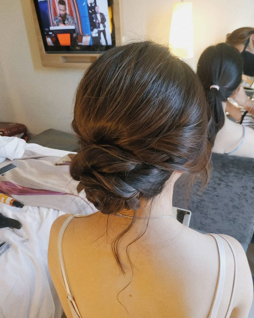 4 Trendy Mess Bun Hairstyles Perfect For Weddings