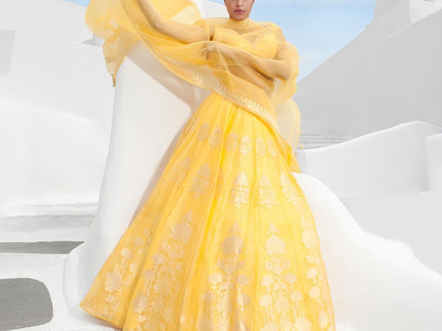 yellow colour ke gown