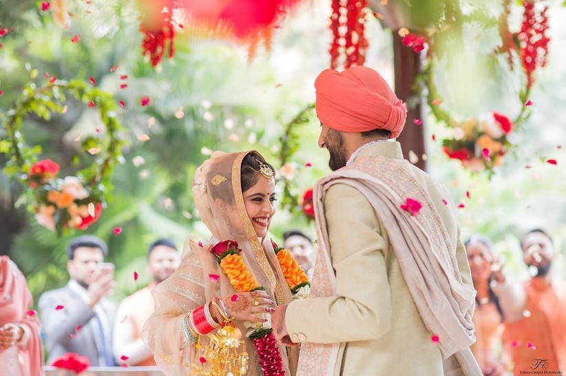 8 Flower Garlands For Indian Weddings Ideas To Steal The Show