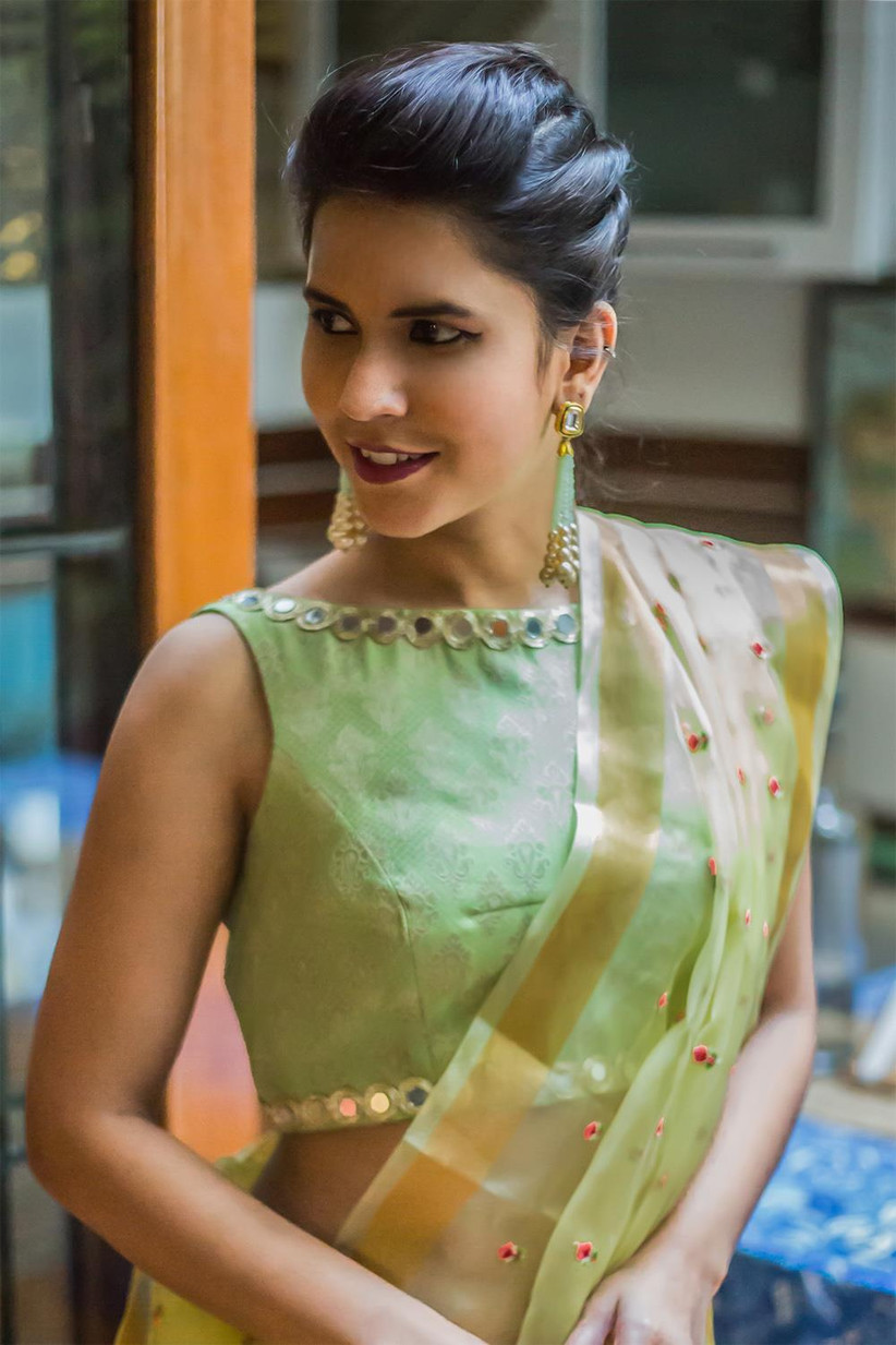 Plain Saree With Mirror Work Blouse: Inspire the Latest Bridal Look