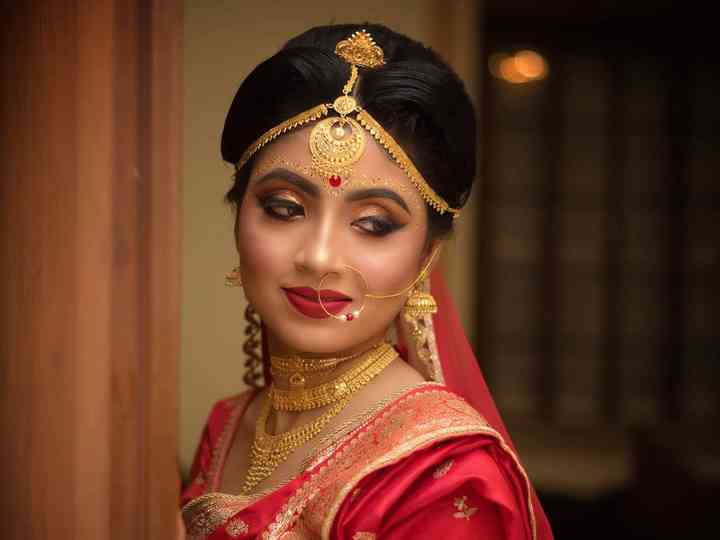 Lovely Locks Stunning Bengali Bridal Hairstyle Images For Some Inspiration Hi my loves, in this video i am going to show u how to do a complete bengali bridal makeup step by step in detail. lovely locks stunning bengali bridal