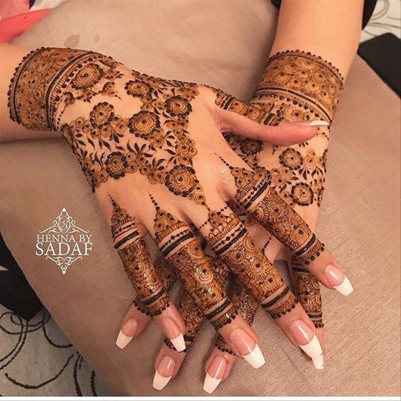 Swirls & Floral Minimal & Easy Arabic Mehndi Design by Henna By Sadaf