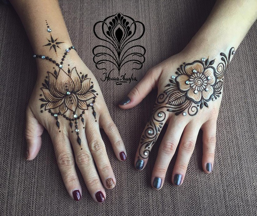Floral Stone-Studded Mehndi Design by Amelia Dręgiewicz Kinsey