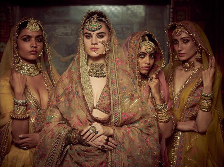  Rajasthani Maang Tikka Styles To Add Royalty