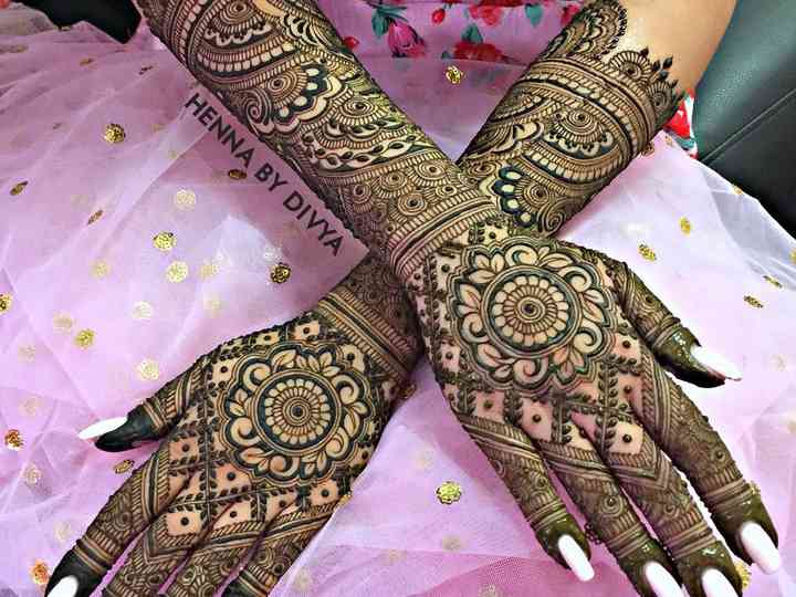 11 Gorgeous Circular Mehndi Designs For Hands Of The Bride And The