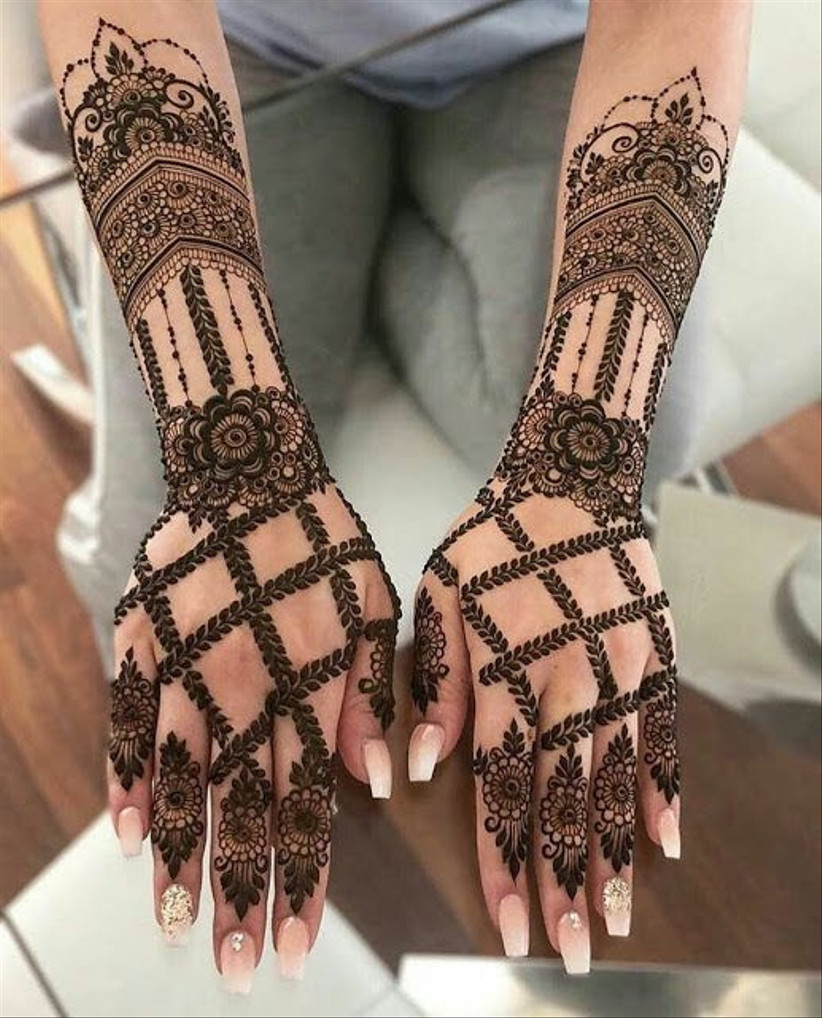 Beautiful Mehndi Designs By @lovehennabyfarah Download the K4 Henna App.  LINK IN BIO ! 👆👆 #henna #hennafun #hennaart #hennainspi... | Instagram