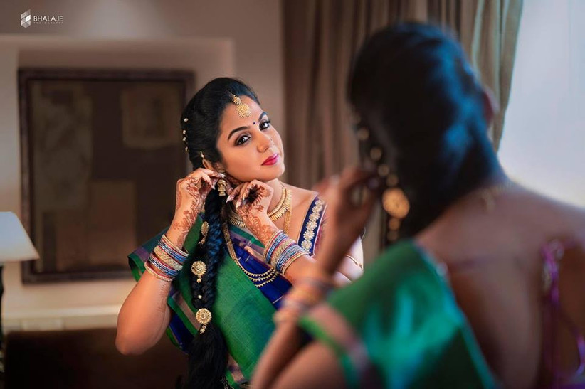7 Stunning Hairstyle For Party In Saree For Women With Medium Length Hair Find out the latest and trendy bridal hairstyles in 2021. in saree for women with medium length hair