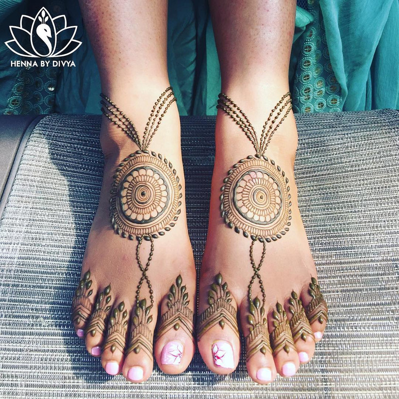 10 Easy Henna Designs For Beginners For Their Backhand And Feet