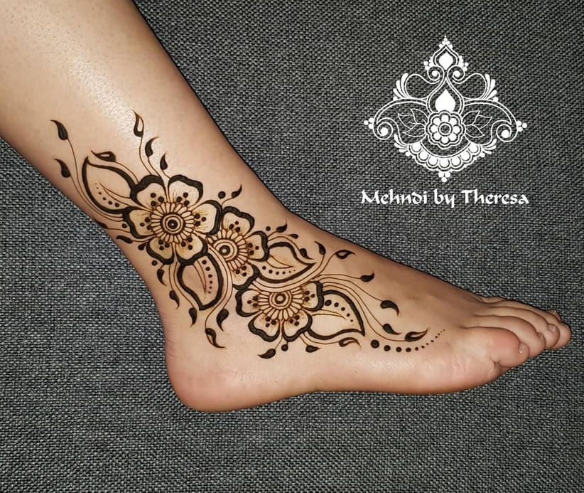 24 Simple Mehndi Designs For Feet That Will Mesmerise All Indian