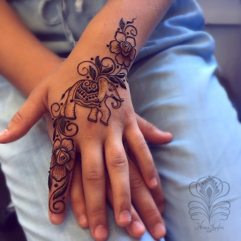 Floral Arabic Mehndi with The Elephant Motif by Amelia Dręgiewicz Kinsey