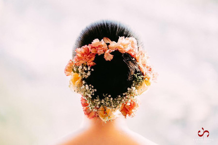 All Kinds of Floral Hair Accessories for Brides to Choose From