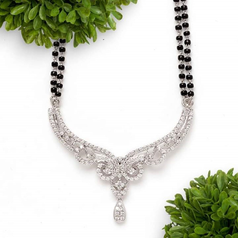 10 Gorgeous Diamond Mangalsutra Designs With Prices For Your D Day Papilior papilior is an online gold and solitaire diamond jewellery shopping store in india, we offer diamond rings, earrings, pendants, necklaces, mangalsutra, bangles, bracelets and nose. 10 gorgeous diamond mangalsutra designs
