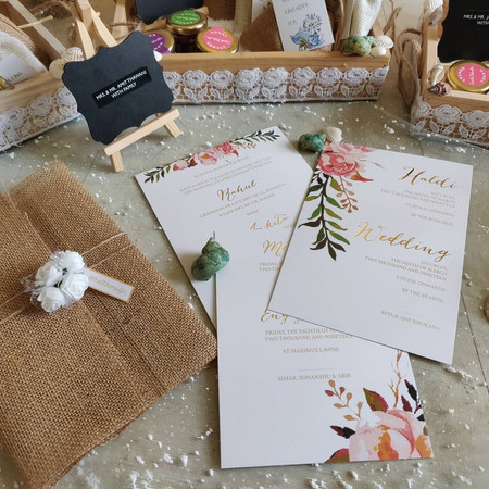 7 Wedding Card Background Ideas to Gain A Good First Impression