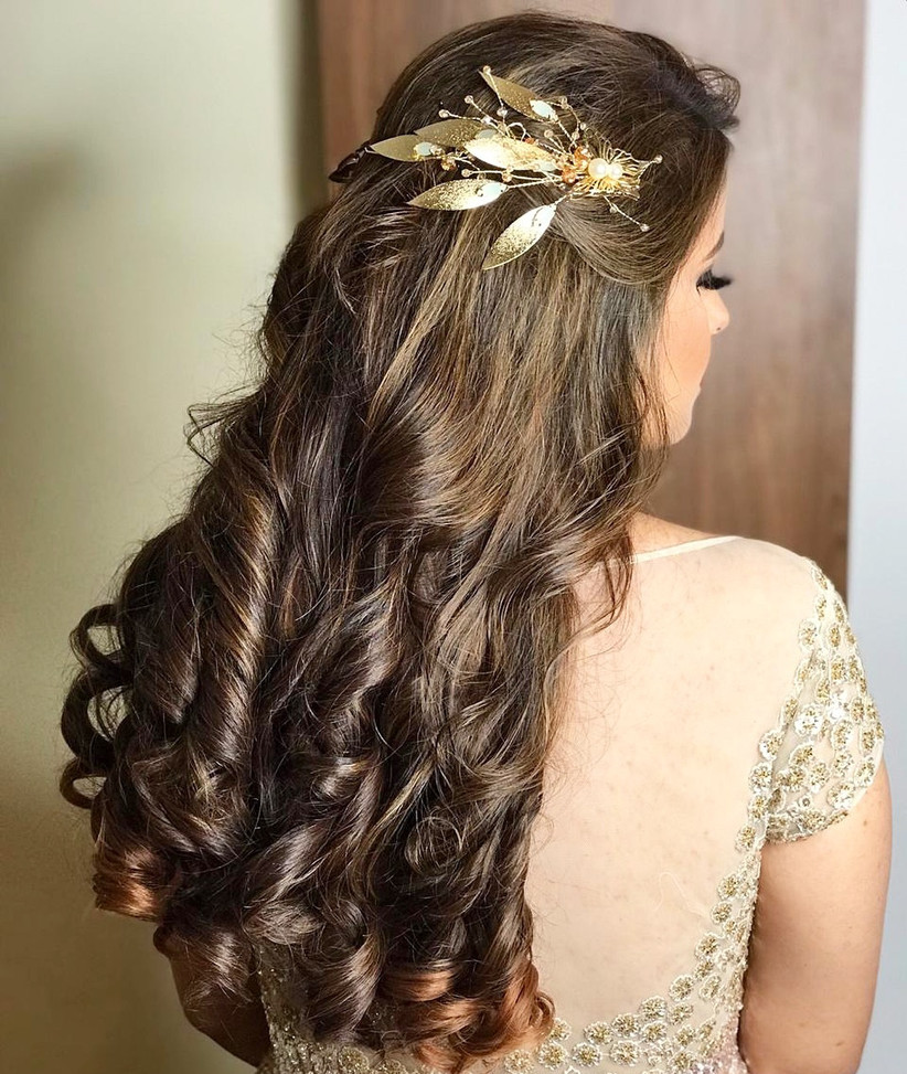 5 Marriage Hairstyle Ideas Which Define Wedding Hair In 2019 Dulhan latest wedding hairstyle ideas for short, long and medium haircuts on sarees, lehenga this simple hairstyle looks very classy and can give the bride a very soft look. 5 marriage hairstyle ideas which define
