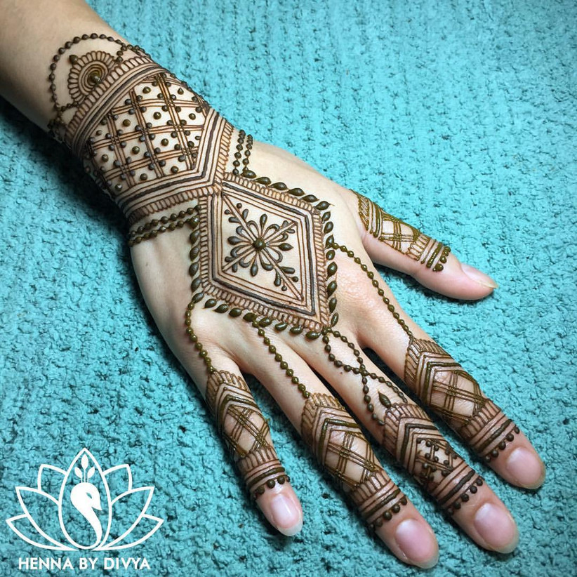 19 Simple Henna Designs: All the Inspiration You Need for the Upcoming