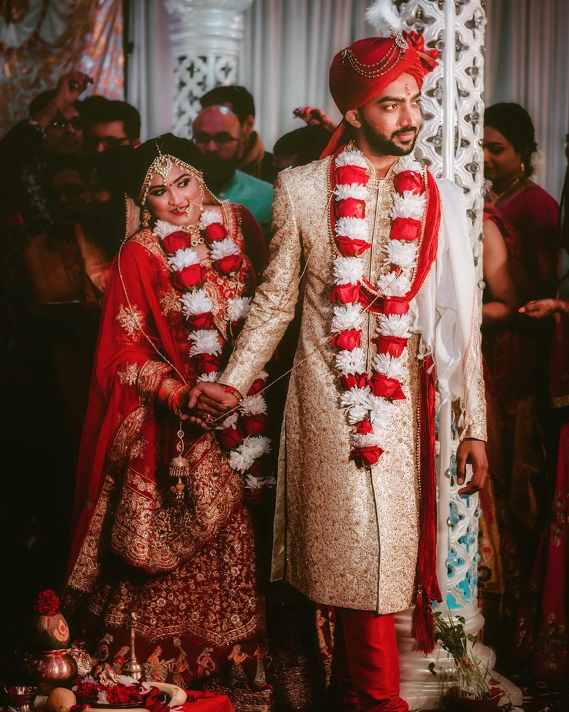 gujarati bridal wear red and white