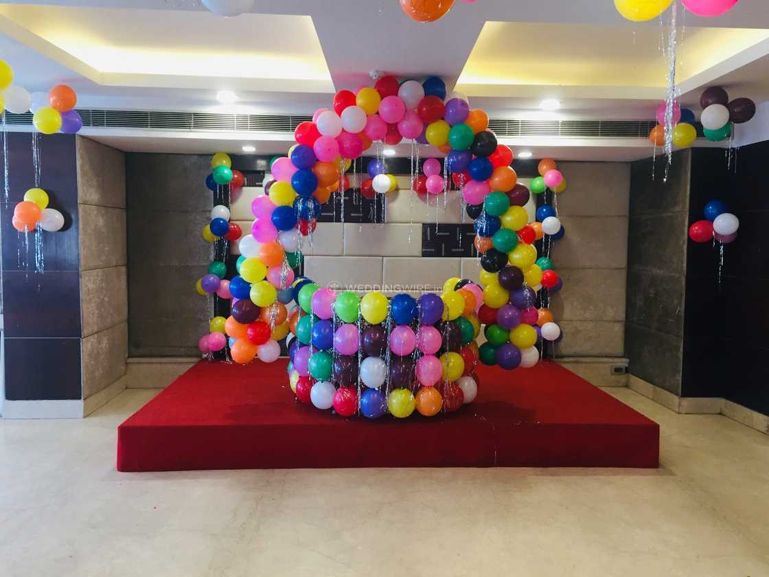 Stage Balloon Decoration From Dara Regency Photo 18