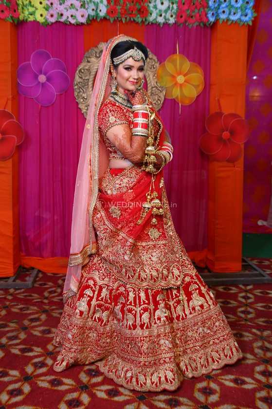 Rent The Most Gorgeous Bridal Lehengas & Party Attires From These 7 Places  In Delhi!