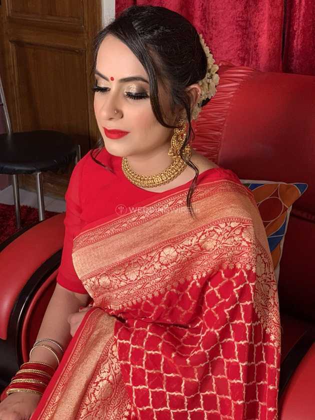 engagement look for girl in saree