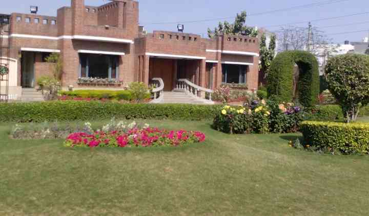 Best Marriage Garden In North Delhi Reviews And Pricing Yhe roos are ac and non ac.each room near to gulmohar resort there is flow of krishna river and it is near to where loard ganesha temple. best marriage garden in north delhi