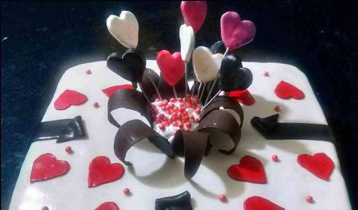 Shikha S Le Gateau Wedding Cake Old Airport Road Weddingwire In