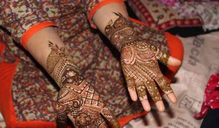 Jiya Mehndi Art Surat Mehndi Rander Weddingwire In That is why the experts have introduced a very beautiful and new collection of mehndi designs with extremely adorable and beautiful designs. jiya mehndi art surat mehndi