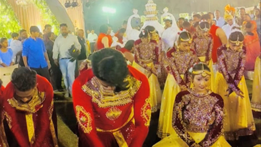 Bride varmala Entry 