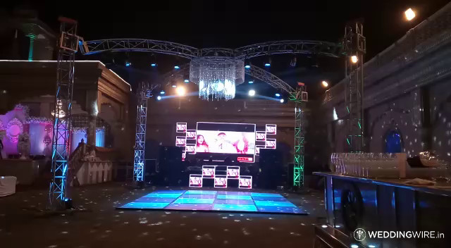 DJ SWING    Four side truss with LED wall