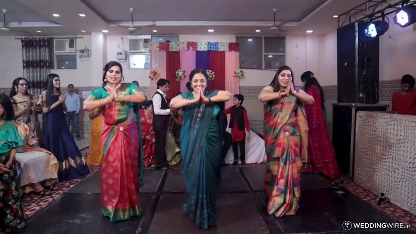 Mom's & Mausi's Group Dance Mashup