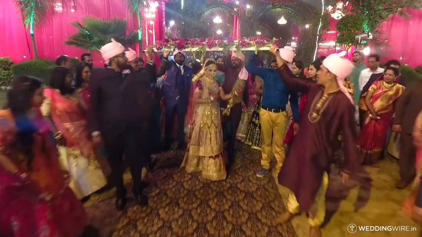 Beautiful entry of the bride Akanksha