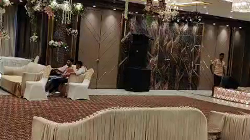 Seating arrangement in food court