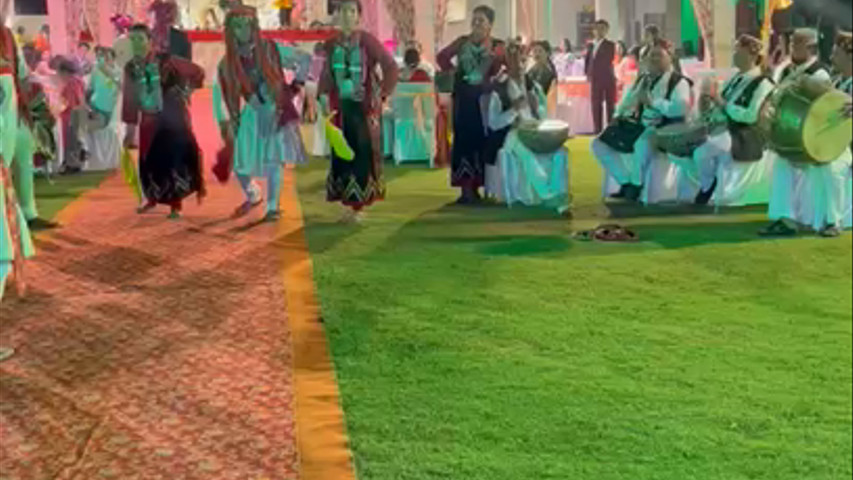 Himachal nati during wedding in outdoor lawn