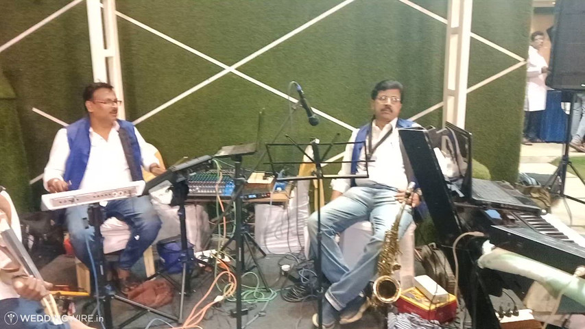 Balaji & Raghu's Ilayathendral Orchestra