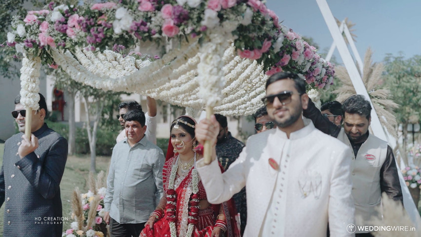 Wedding Varmala Moment