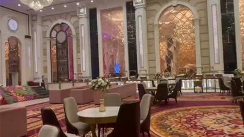 Banquet hall decor