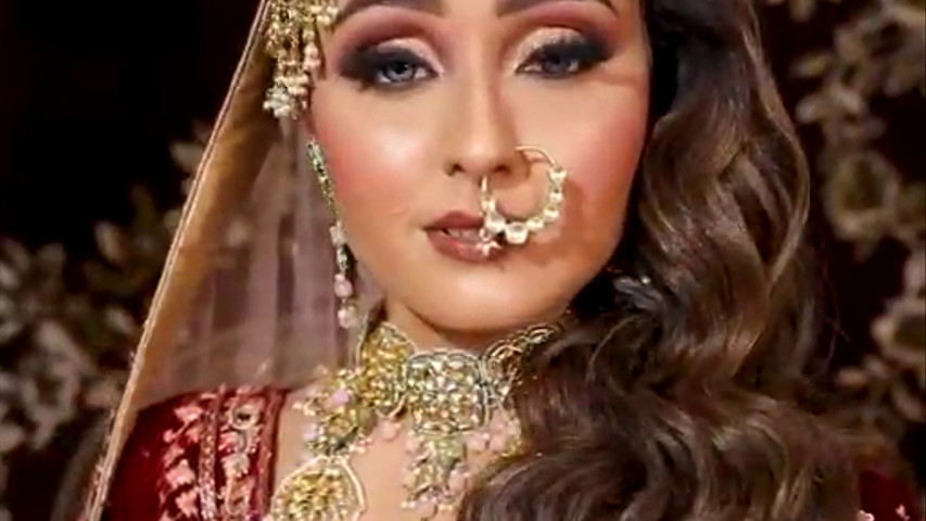 Professional Makeup Artist Deepali Bahri, Noida 