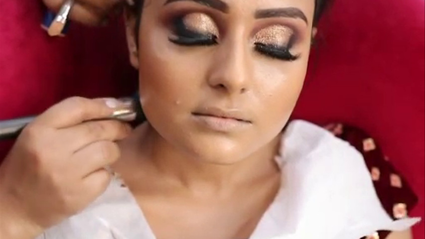 Professional Makeup Artist Deepali Bahri, Noida 