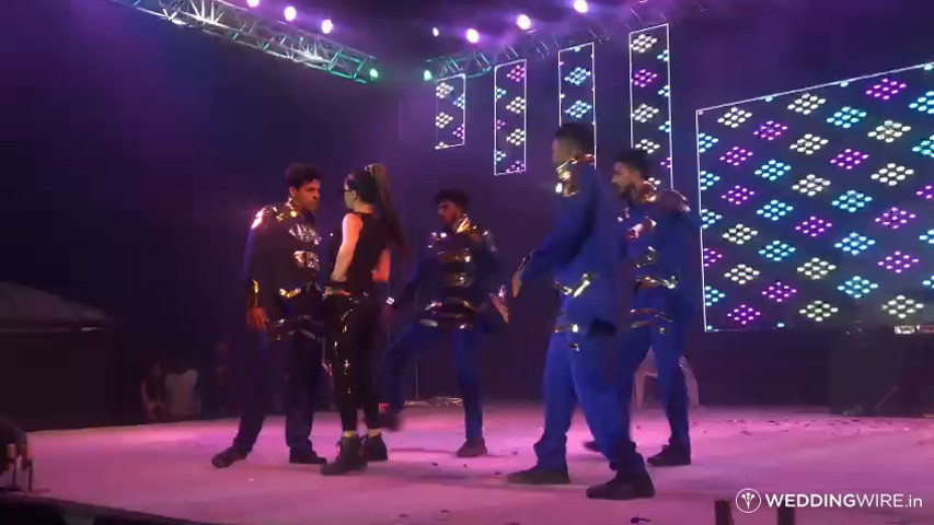 Kainaat Arora performing at a pre-wedding sangeet function 