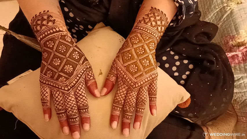 Bridal mehndi expert 